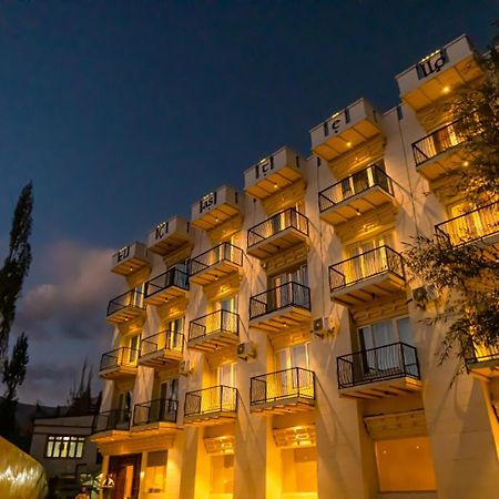 Hotel El Castello Лех Екстериор снимка