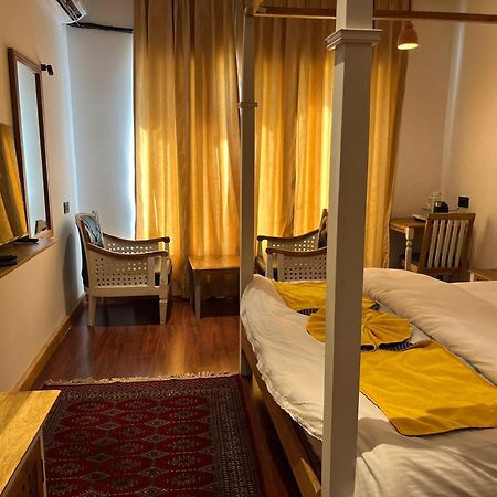 Hotel El Castello Лех Екстериор снимка