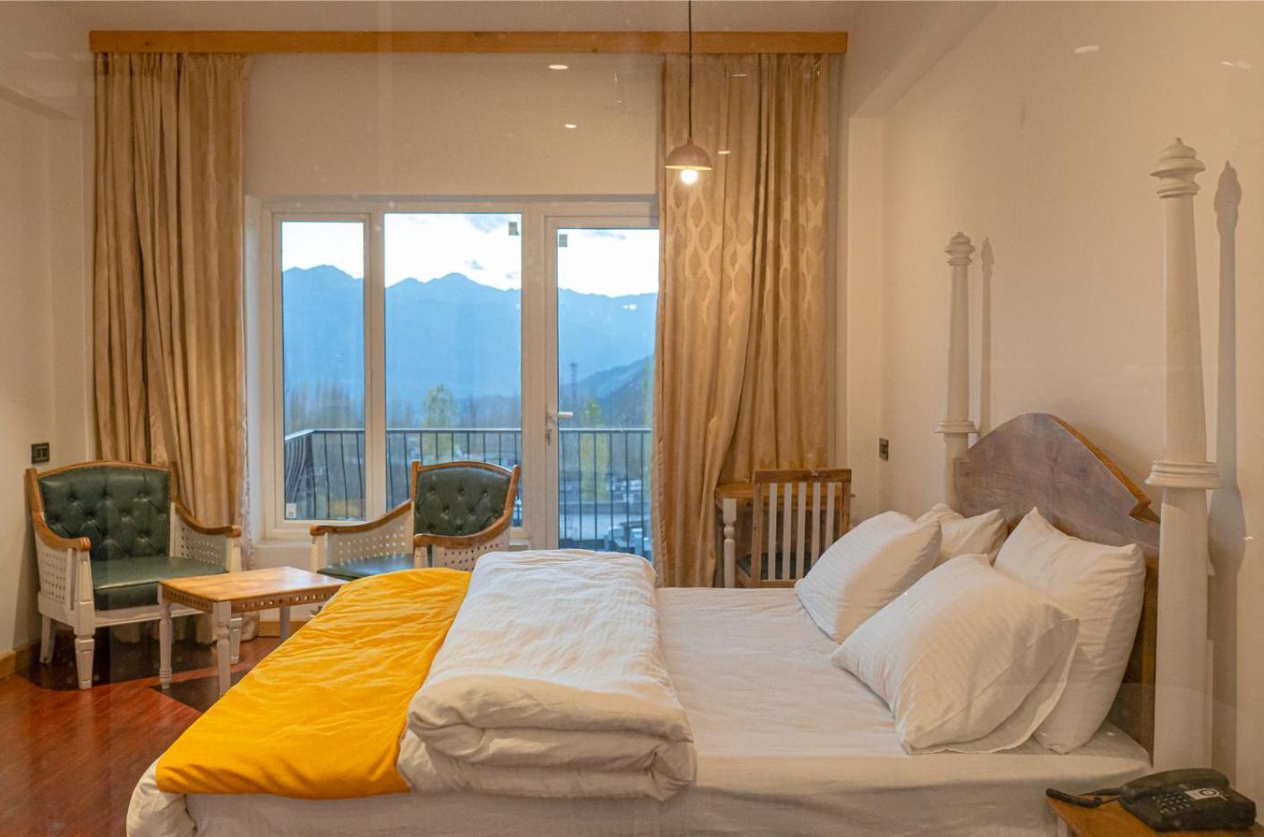 Hotel El Castello Лех Екстериор снимка