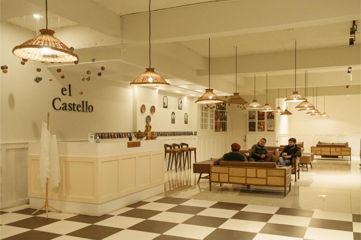 Hotel El Castello Лех Екстериор снимка
