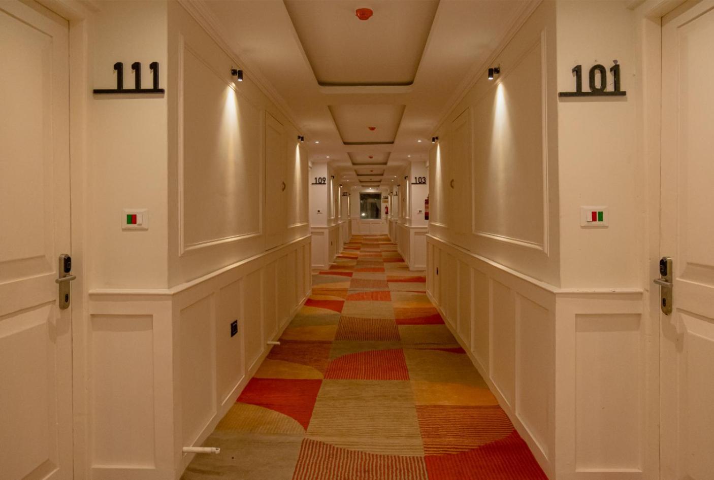 Hotel El Castello Лех Екстериор снимка