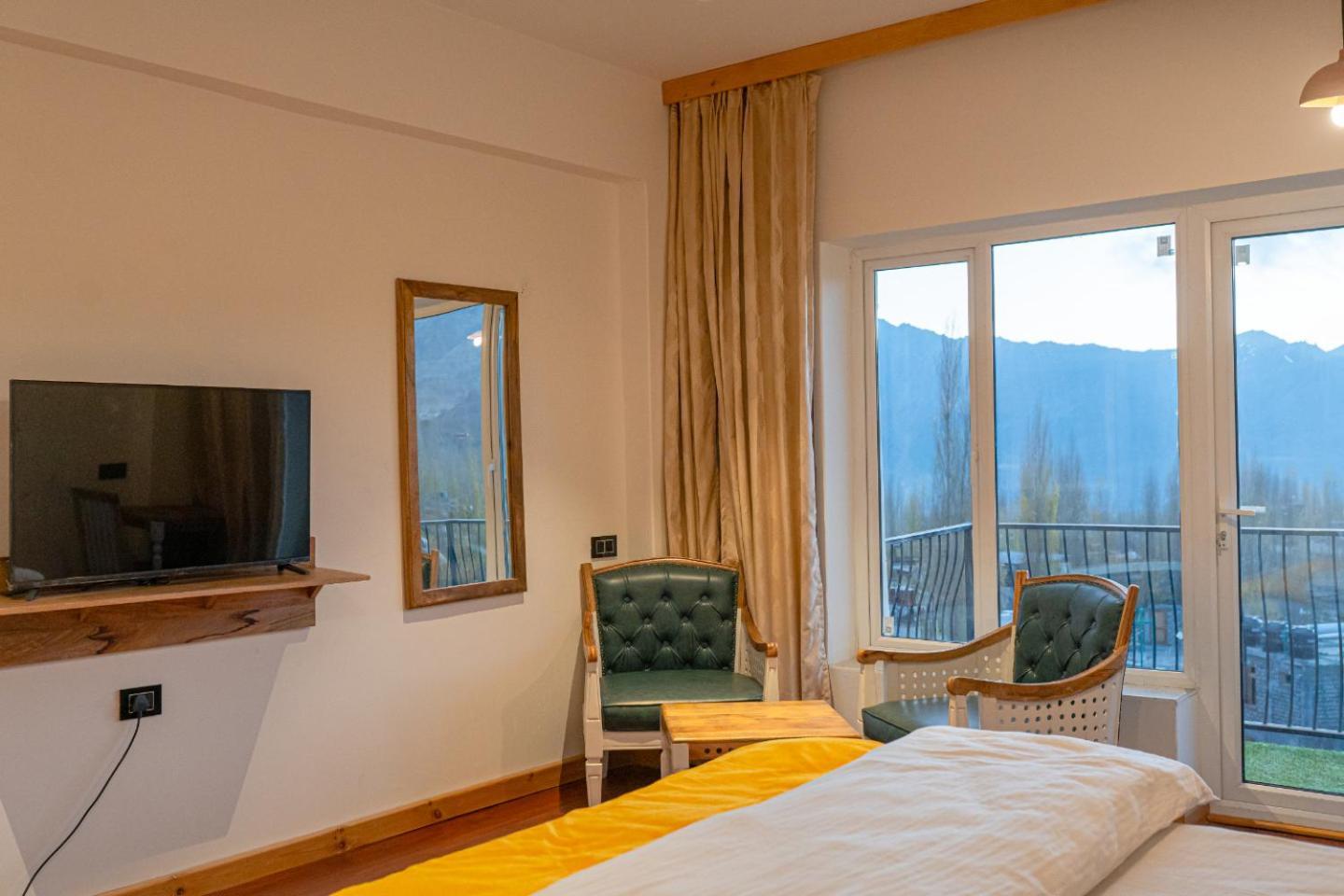 Hotel El Castello Лех Екстериор снимка