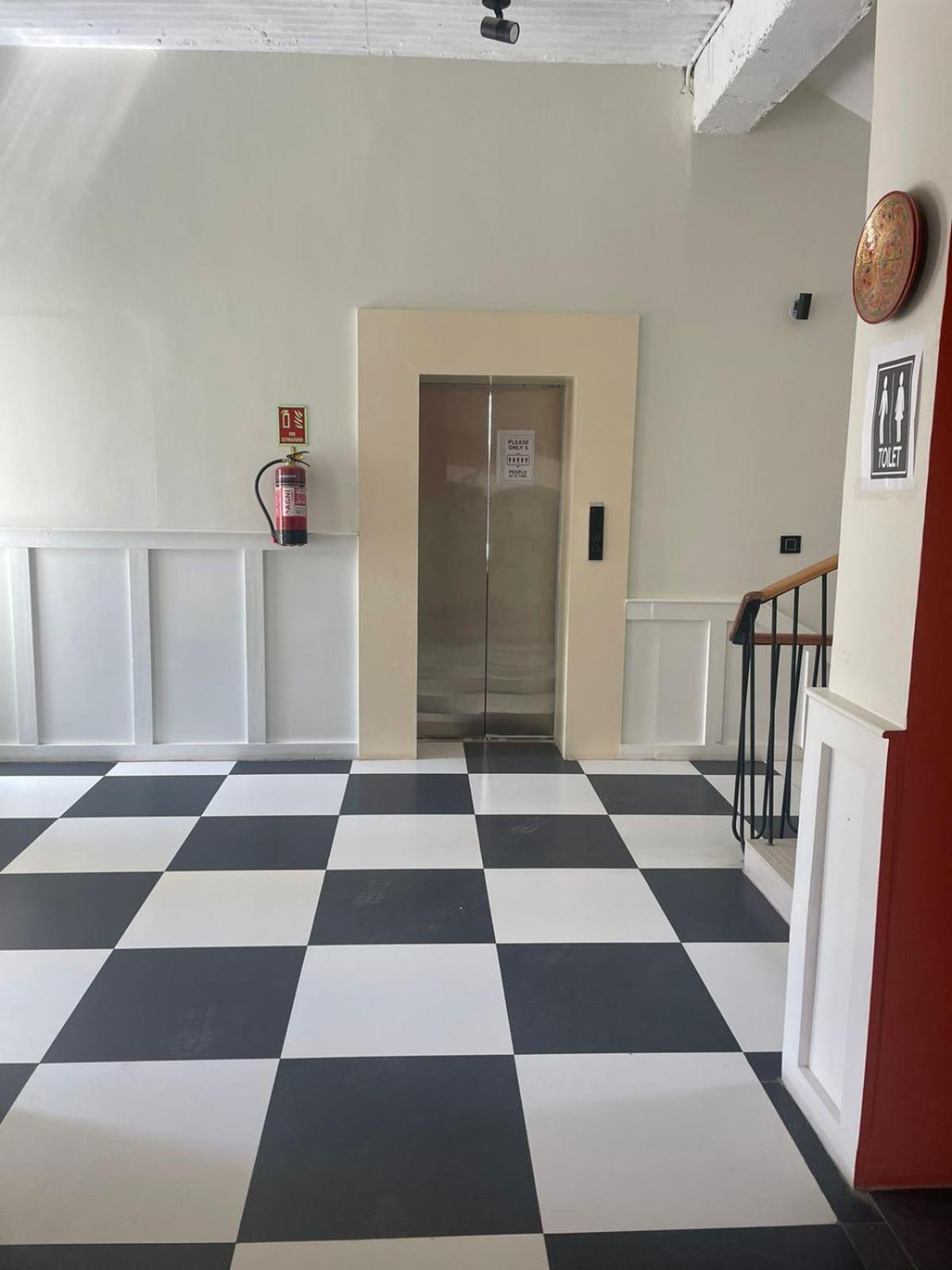 Hotel El Castello Лех Екстериор снимка