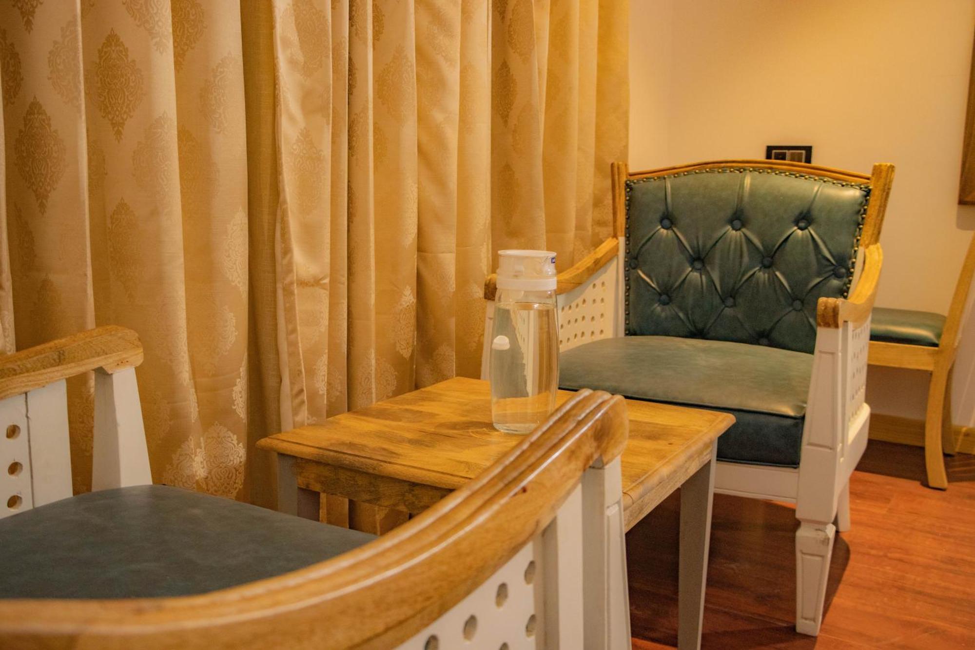 Hotel El Castello Лех Екстериор снимка