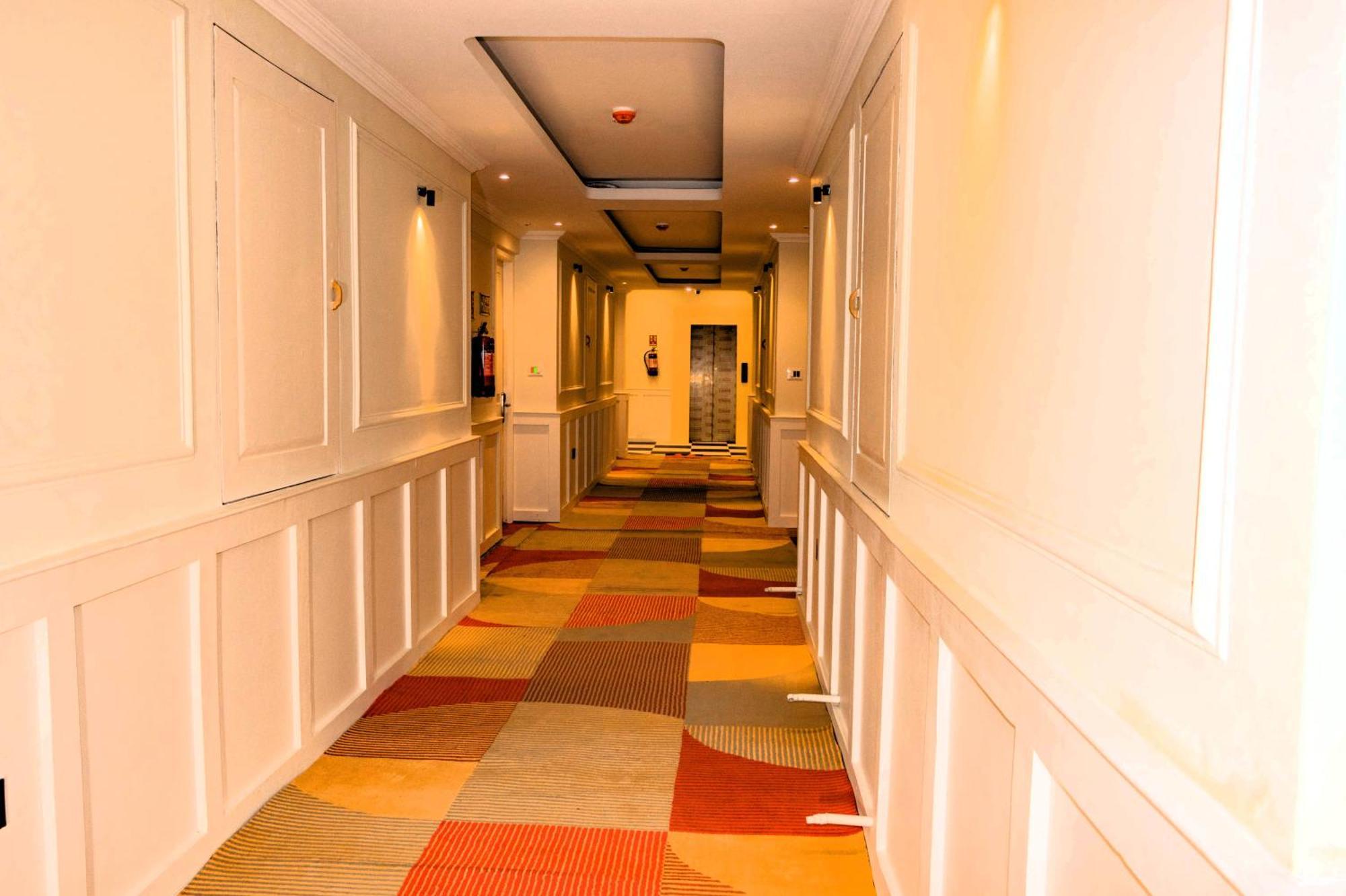 Hotel El Castello Лех Екстериор снимка